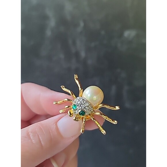 Faux Pearl Rhinestone Gold Tone Metal Spider Shaped Pin Vintage Costume Jewelry - Picture 4 of 10